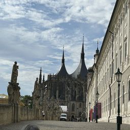 Prague to Vienna One-Way Transfer Tour